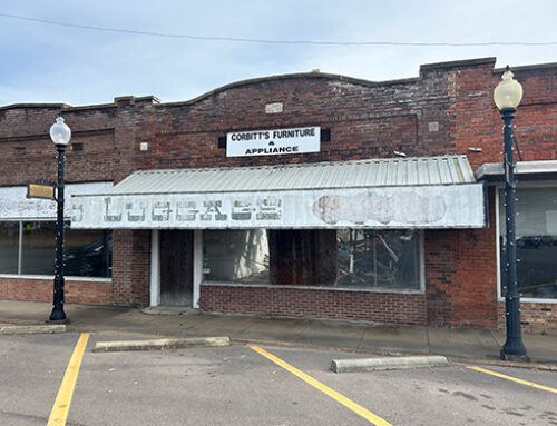 Town moving forward to purchase Hardin property on Calhoun City Square