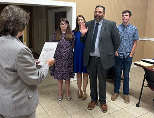 Dr. Tim Cook takes over as mayor of Vardaman