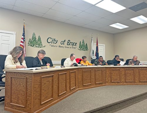 Tedford asks Bruce board to put fee on visiting food trucks