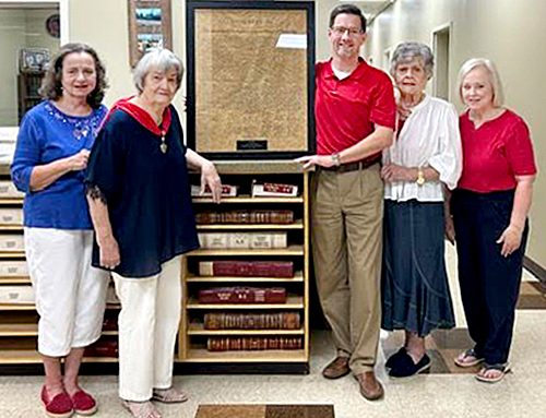 DAR presents Declaration of Independence to Circuit Clerk